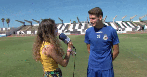 Andrés García, un joven algecireño jugando en la Real Balompédica Linense