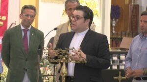 El Algeciras C.F. realiza la ofrenda floral a la Patrona y Alcaldesa Perpetua, la Virgen de la Palma