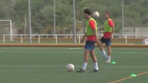 El canterano Curro Domínguez renueva con el Algeciras C.F.