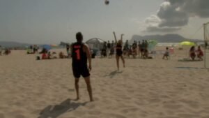 La playa de ‘El Rinconcillo’ acogerá este fin de semana los torneos de rugby y vóley playa