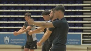 Brais Villalba y Álvaro Peralta estarán con el primer equipo de balonmano